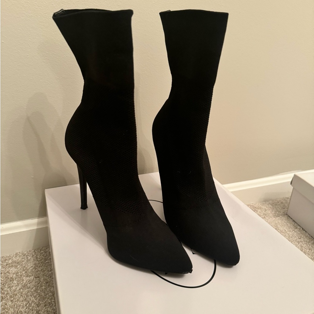 Black Steve Madden high heeled boots! Pointed toe, Worn once size 8.5